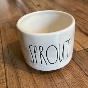 Rae Dunn small planter.